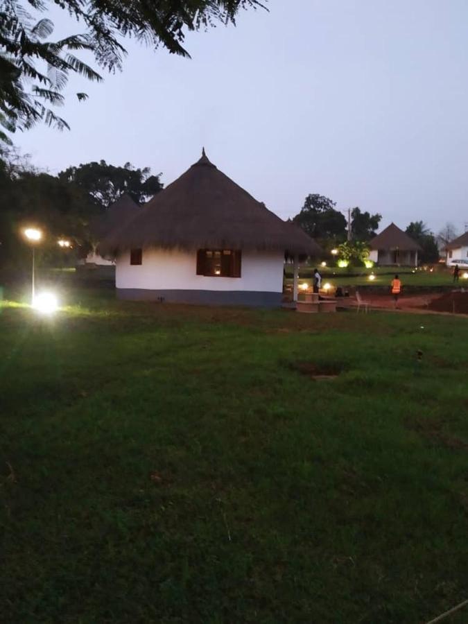 Village Noah Yaoundé Buitenkant foto