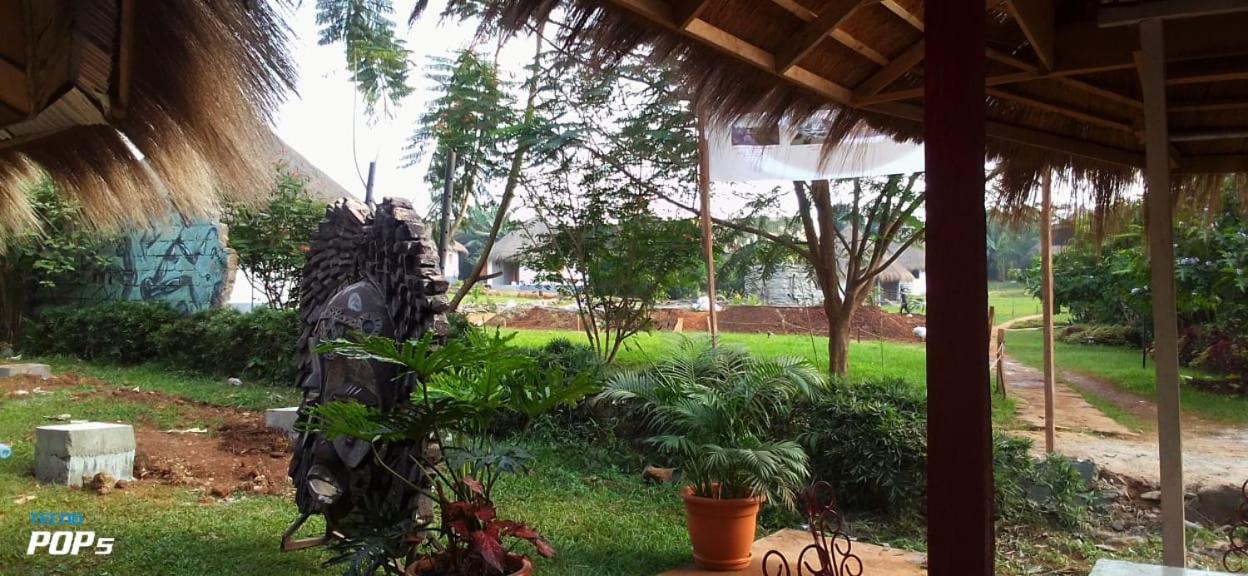 Village Noah Yaoundé Buitenkant foto