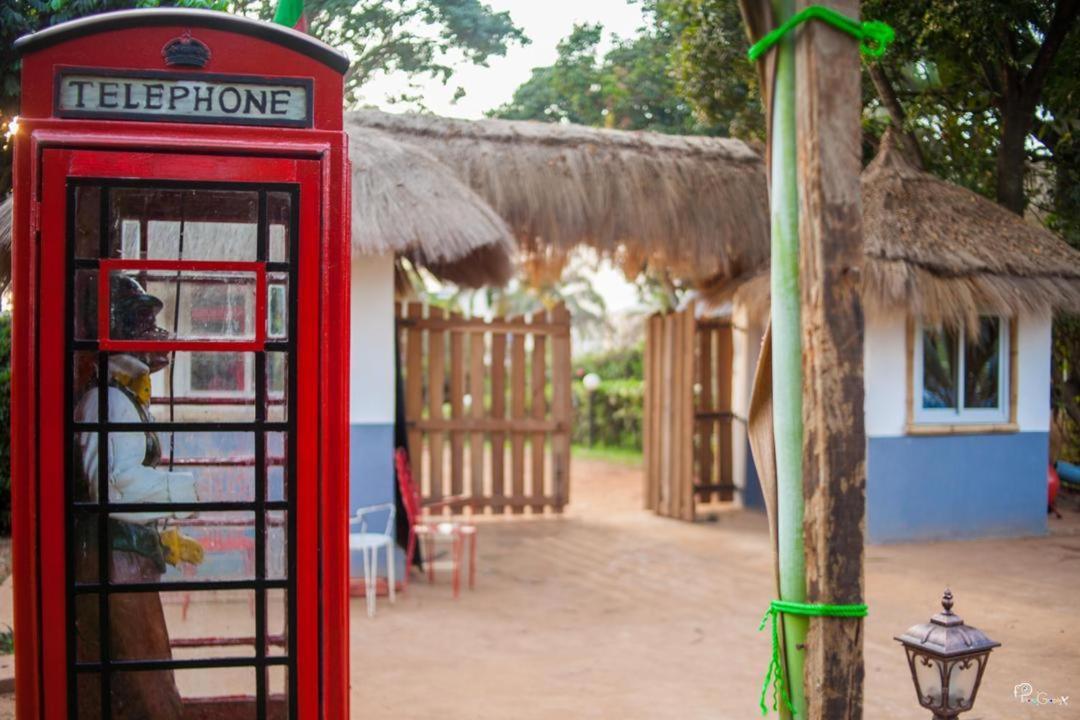 Village Noah Yaoundé Buitenkant foto