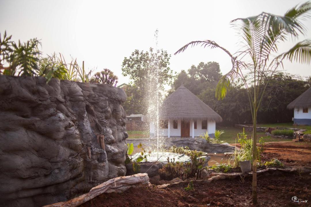 Village Noah Yaoundé Buitenkant foto