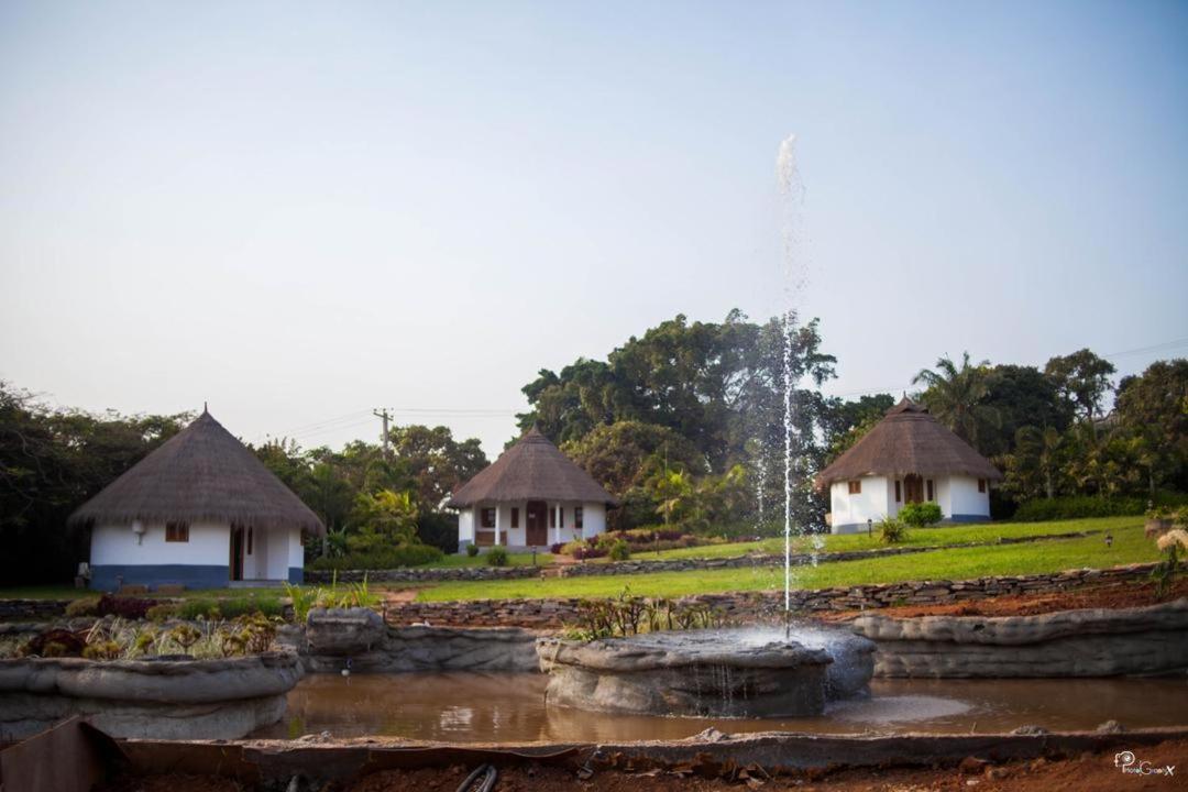 Village Noah Yaoundé Buitenkant foto