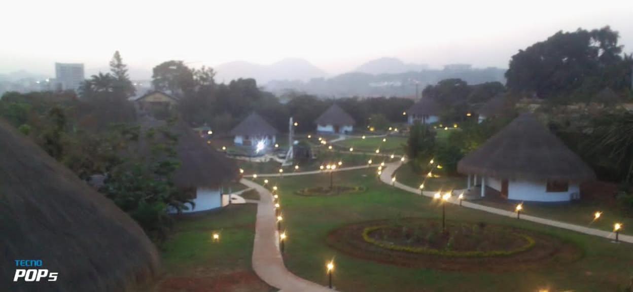 Village Noah Yaoundé Buitenkant foto