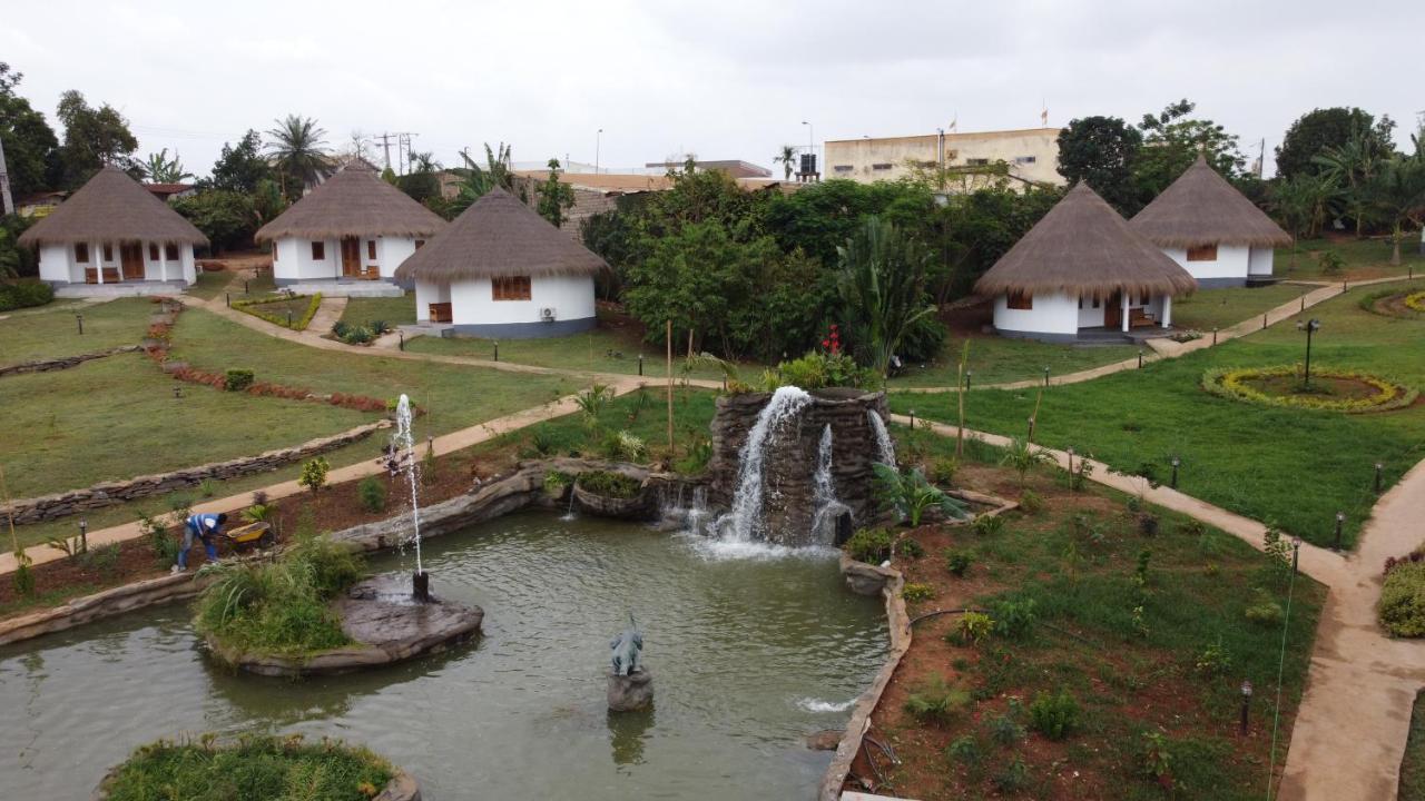 Village Noah Yaoundé Buitenkant foto