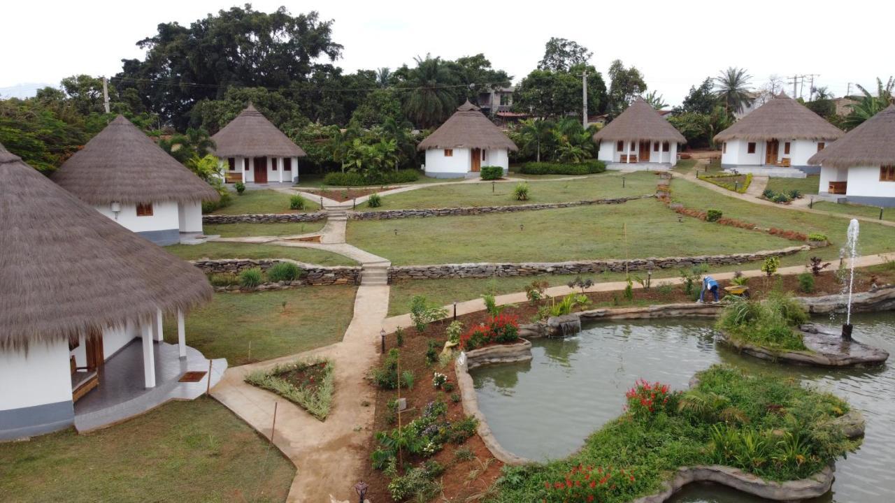 Village Noah Yaoundé Buitenkant foto